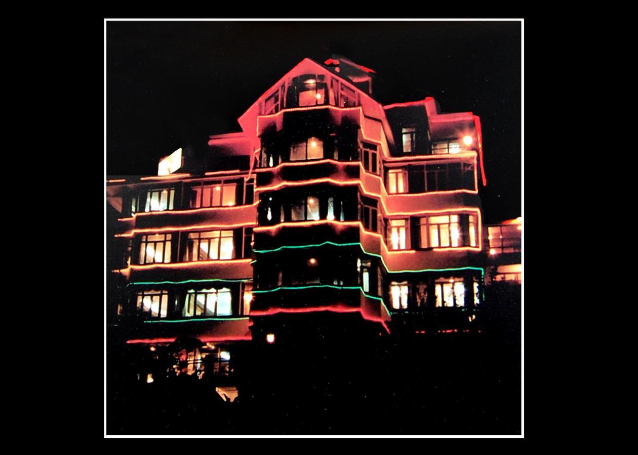 Hotel Out Town Manāli Exterior foto