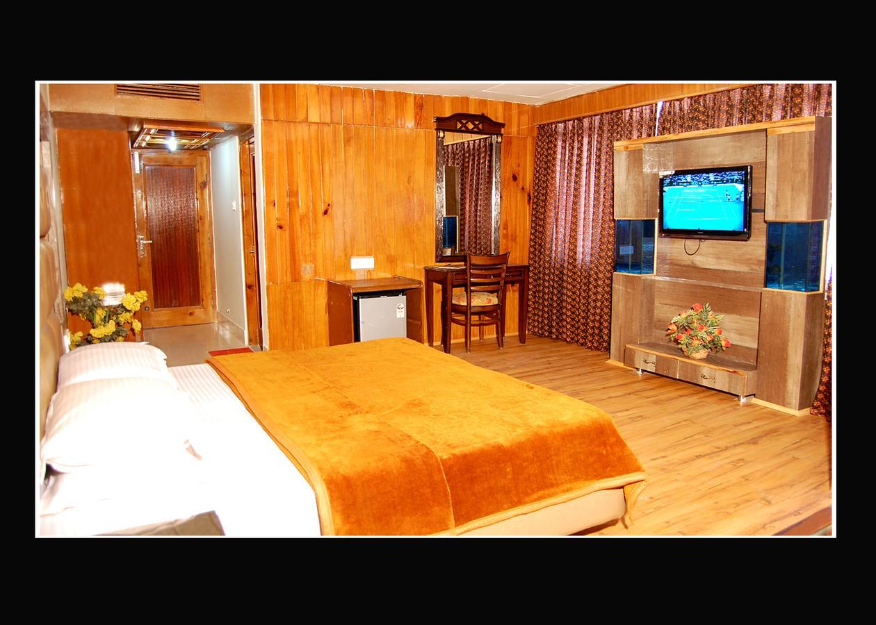 Hotel Out Town Manāli Exterior foto
