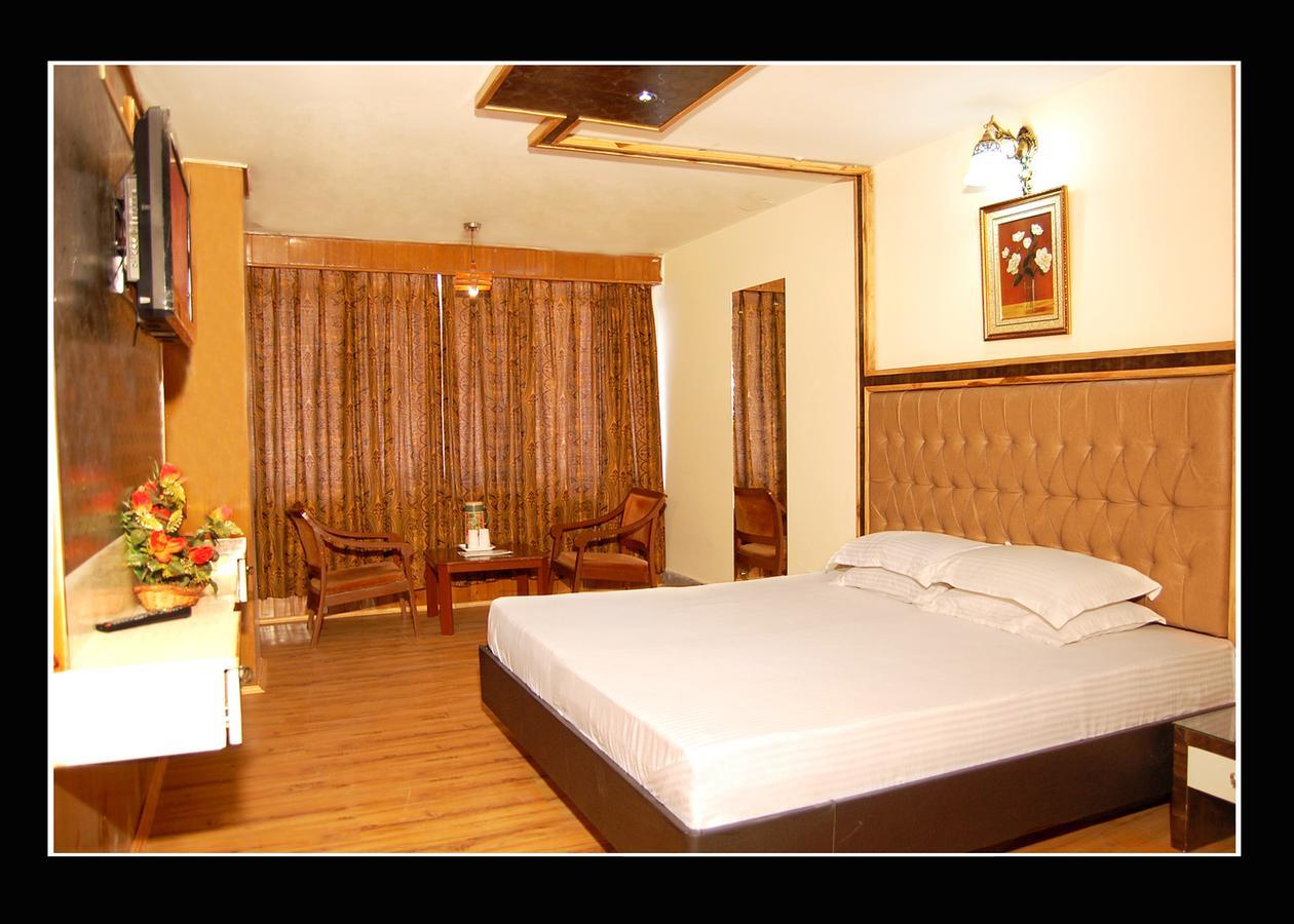 Hotel Out Town Manāli Exterior foto
